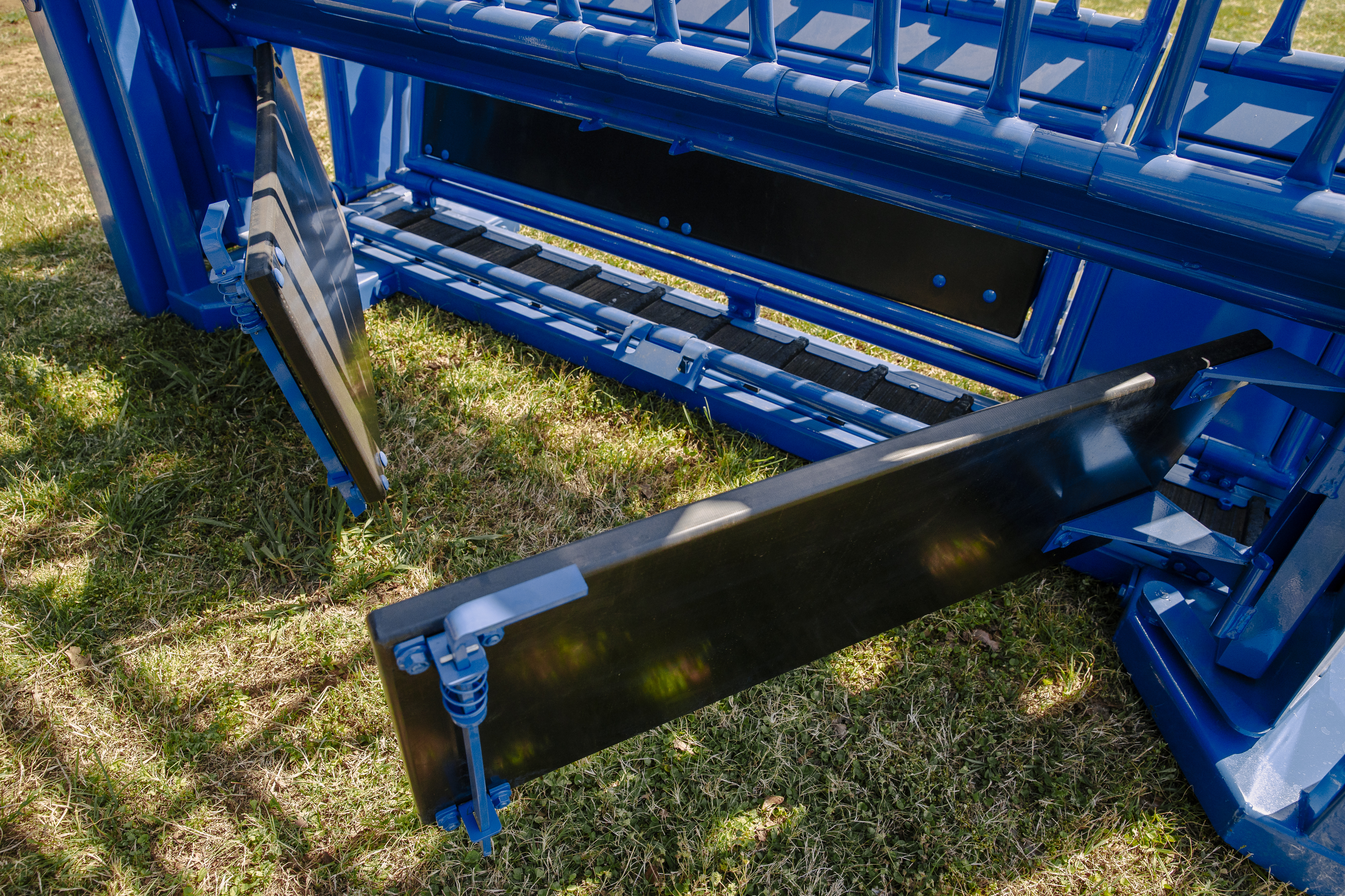 SqueezeChute SC25 0326 WorkingPens 9580.jpg